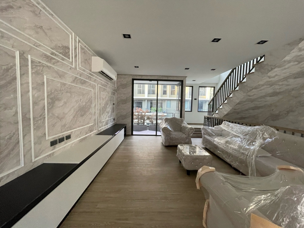 ให้เช่าทาวน์โฮมลาดพร้าว101 แฮปปี้แลนด์ : ให้เช่า – ทาวน์โฮมสุดหรู โครงการ THER LADPRAO 93 (เธอ ลาดพร้าว 93)  วิวสวน บรรยากาศร่มรื่น