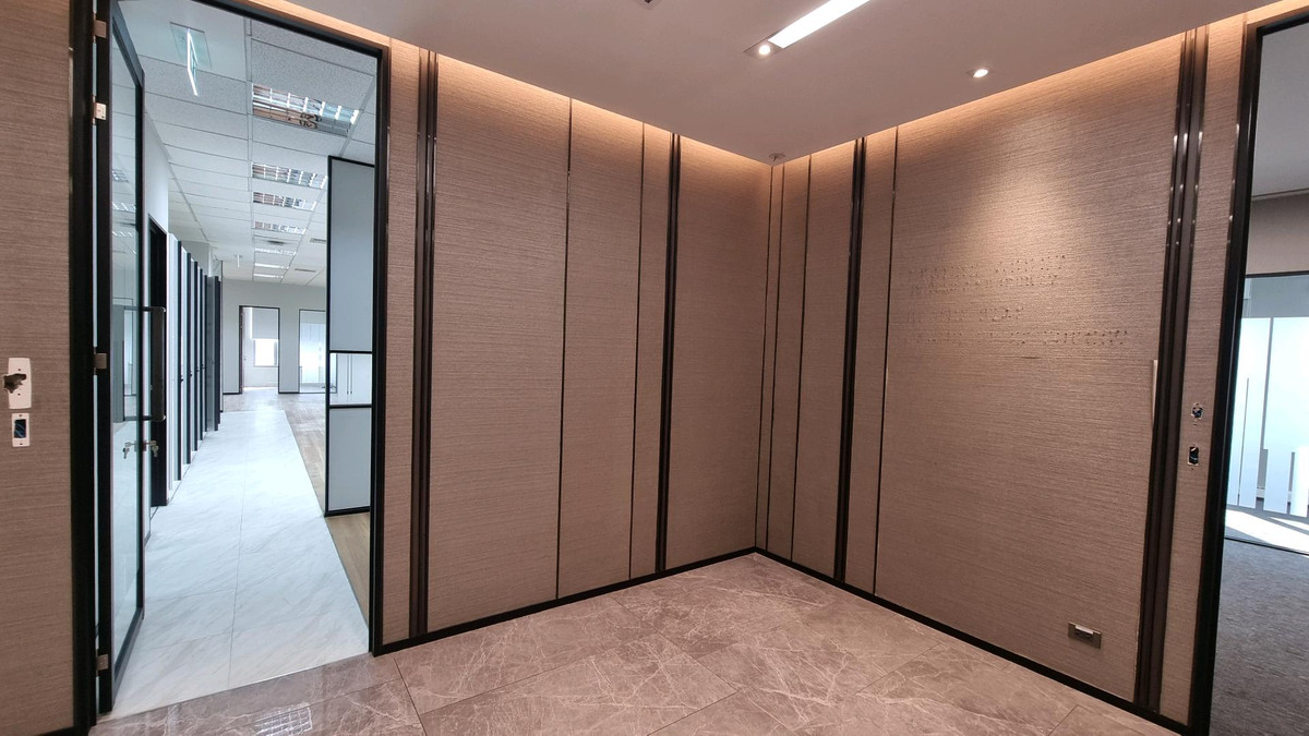 ให้เช่าสำนักงานสุขุมวิท อโศก ทองหล่อ : สำนักงานให้เช่า ทำเลอโศก ติด BTS / MRT 412 ตรม ตกแต่งหรู