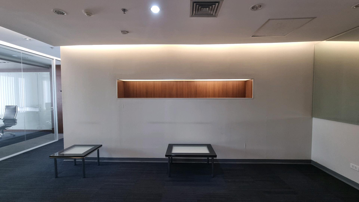 ให้เช่าสำนักงานสุขุมวิท อโศก ทองหล่อ : สำนักงานให้เช่า ทำเลอโศก ติด BTS / MRT 328.61 sqm ตกแต่งแล้ว