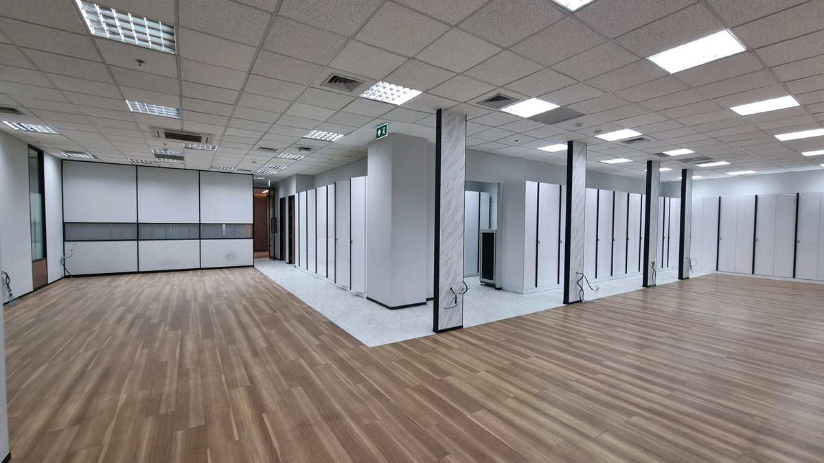 ให้เช่าสำนักงานสุขุมวิท อโศก ทองหล่อ : สำนักงานให้เช่า ทำเลอโศก ติด BTS / MRT 412 ตรม ตกแต่งหรู