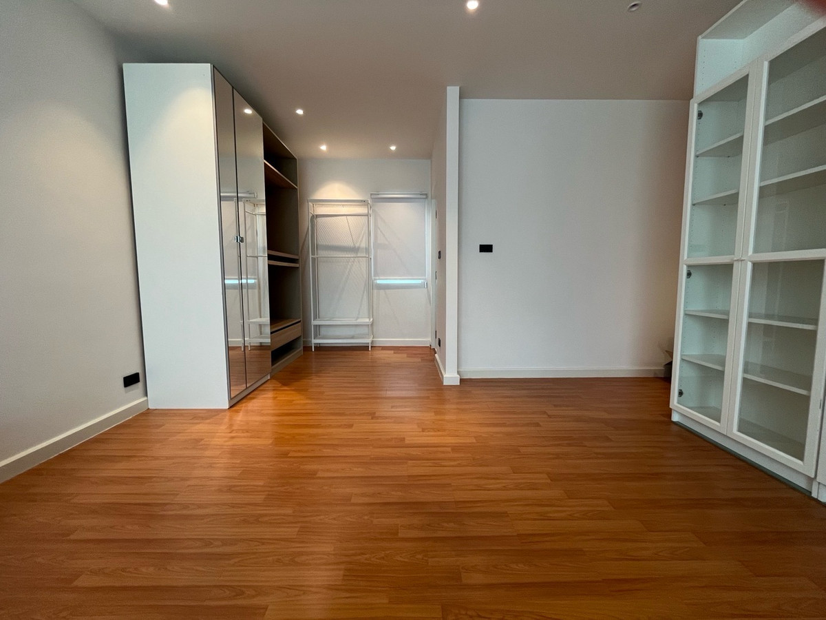 For RentTownhomeLadkrabang, Suwannaphum Airport : RH021826 Townhome for rent, 3 floors, 3 bedrooms, newly renovated at The Metro Rama 9 near ARL Hua Mak.