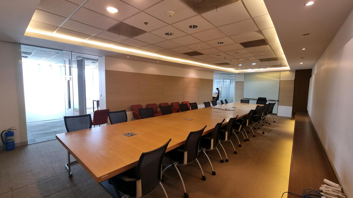 ให้เช่าสำนักงานสุขุมวิท อโศก ทองหล่อ : สำนักงานให้เช่า ทำเลอโศก ติด BTS / MRT 375.96 ตรม