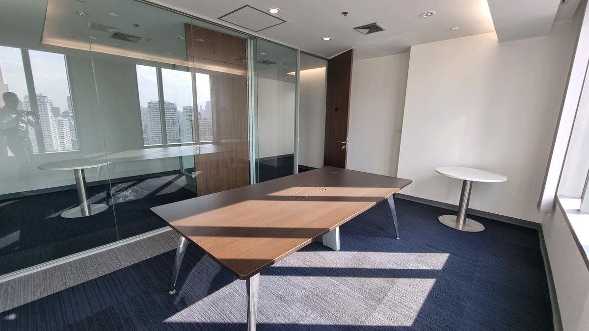 ให้เช่าสำนักงานสุขุมวิท อโศก ทองหล่อ : สำนักงานให้เช่า ทำเลอโศก ติด BTS / MRT 328.61 sqm ตกแต่งแล้ว