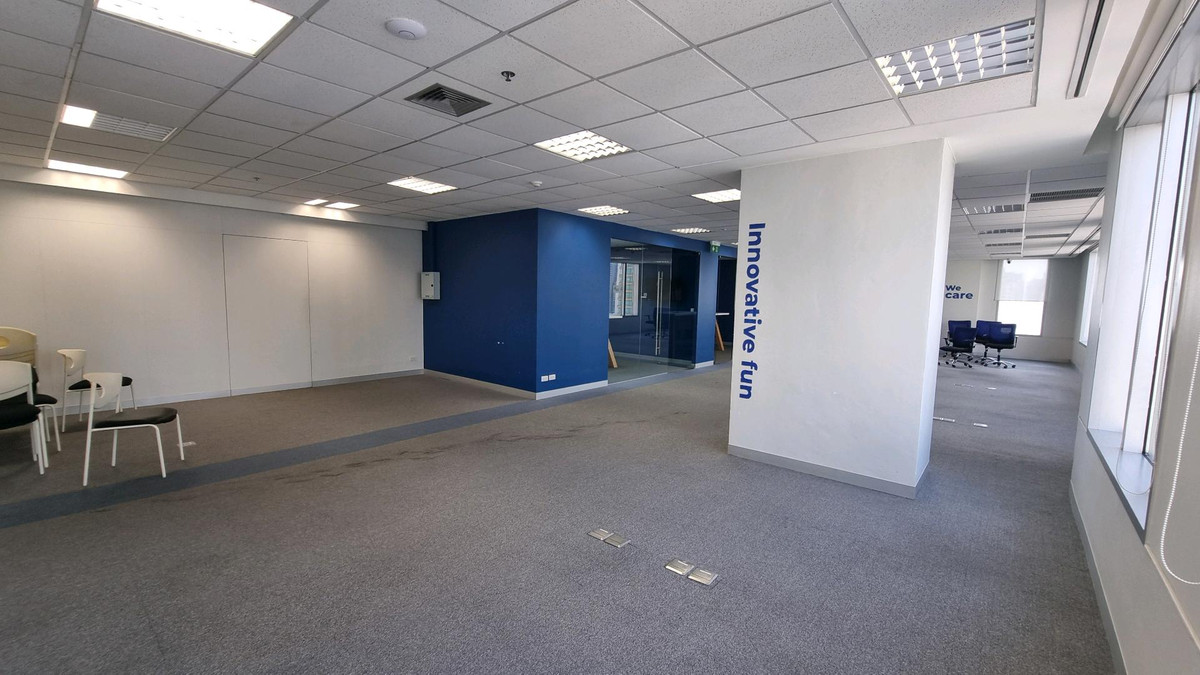 ให้เช่าสำนักงานสุขุมวิท อโศก ทองหล่อ : สำนักงานให้เช่า ทำเลอโศก ติด BTS / MRT 492.64 ตรม ตกแต่งแล้ว