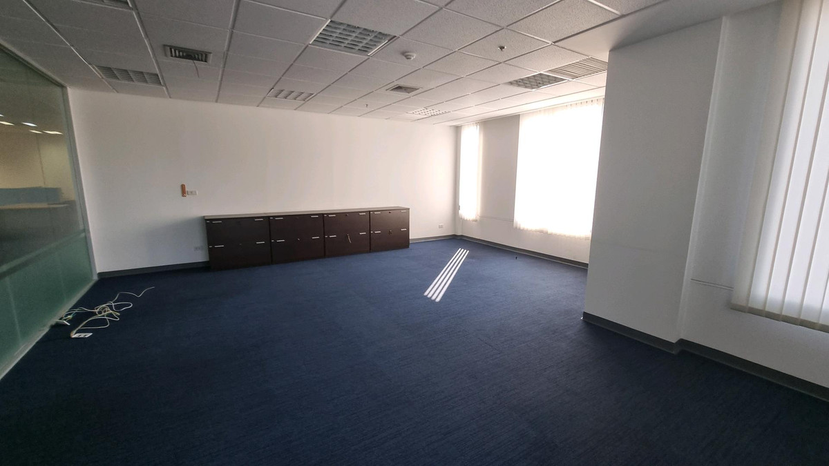 ให้เช่าสำนักงานสุขุมวิท อโศก ทองหล่อ : สำนักงานให้เช่า ทำเลอโศก ติด BTS / MRT 328.61 sqm ตกแต่งแล้ว