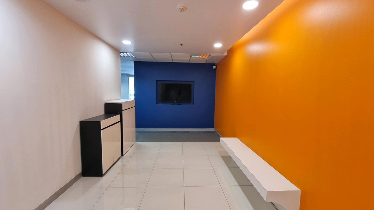 ให้เช่าสำนักงานสุขุมวิท อโศก ทองหล่อ : สำนักงานให้เช่า ทำเลอโศก ติด BTS / MRT 492.64 ตรม ตกแต่งแล้ว