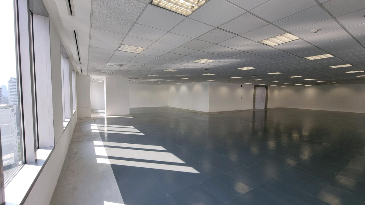 ให้เช่าสำนักงานสุขุมวิท อโศก ทองหล่อ : สำนักงานให้เช่า ทำเลอโศก ติด BTS / MRT 1,280.39 ตรม.