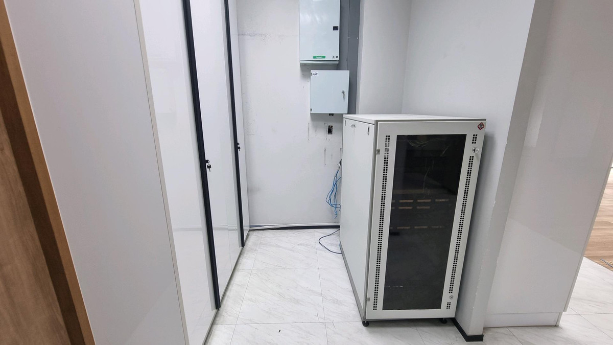 ให้เช่าสำนักงานสุขุมวิท อโศก ทองหล่อ : สำนักงานให้เช่า ทำเลอโศก ติด BTS / MRT 412 ตรม ตกแต่งหรู