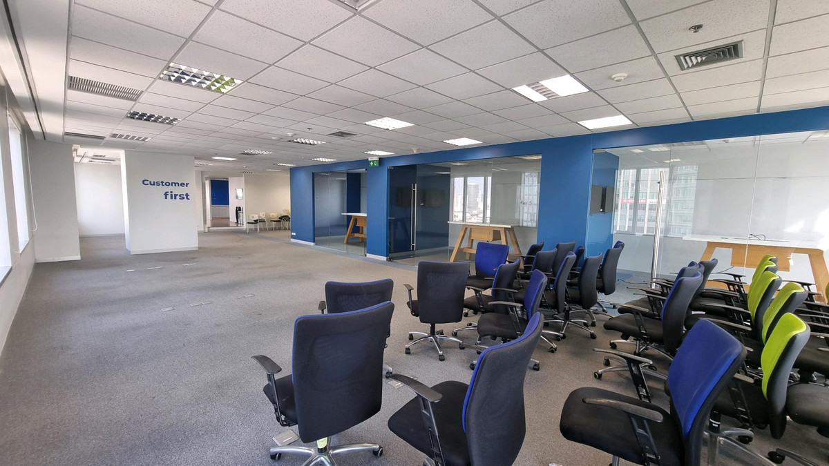 ให้เช่าสำนักงานสุขุมวิท อโศก ทองหล่อ : สำนักงานให้เช่า ทำเลอโศก ติด BTS / MRT 492.64 ตรม ตกแต่งแล้ว