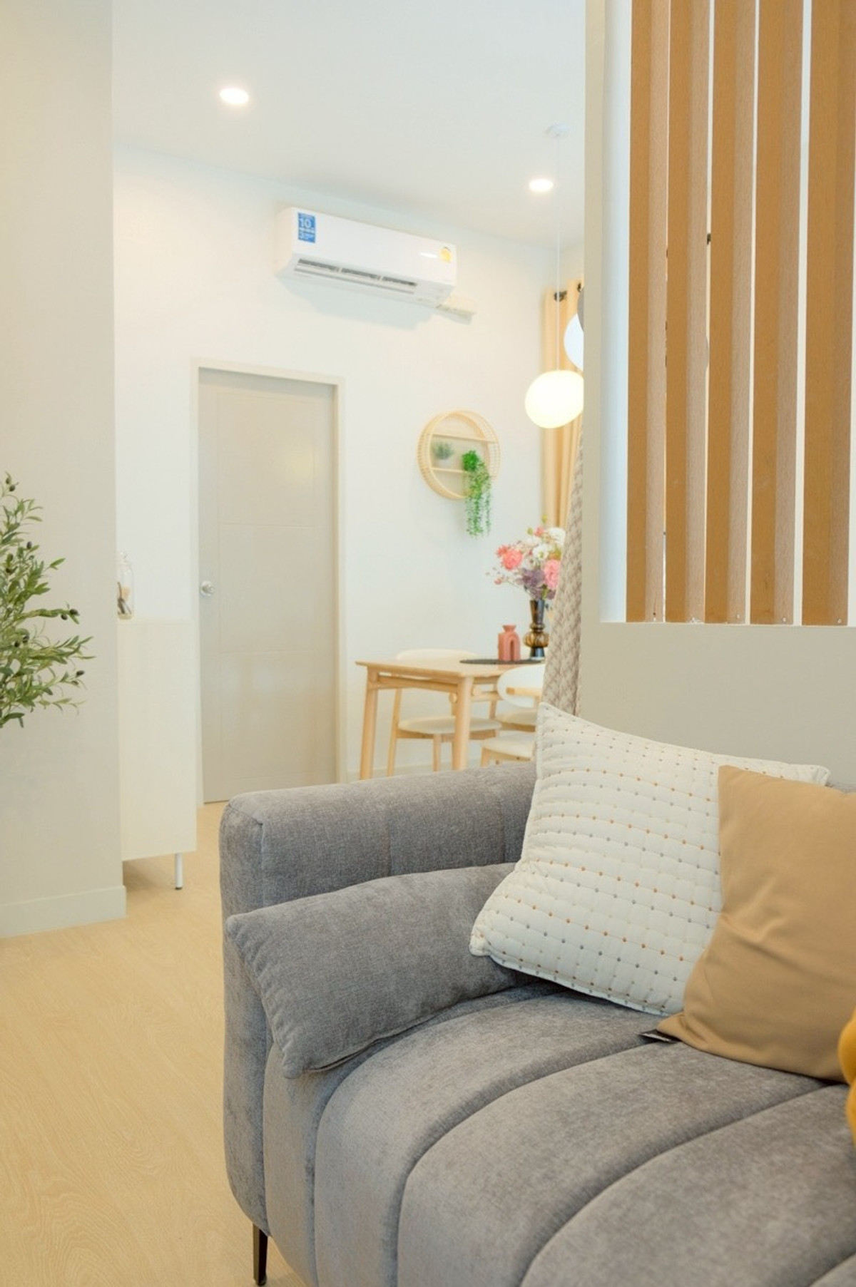 ขายทาวน์โฮมแจ้งวัฒนะ เมืองทอง : ทาวน์โฮม 3 ชั้นรีโนเวทใหม่ ใจกลางเมืองทองธานี ใกล้ทัั้งทางด่วน รถไฟฟ้าสายสีชมพู และห้างร้านของกินเด็ดๆเพียบ