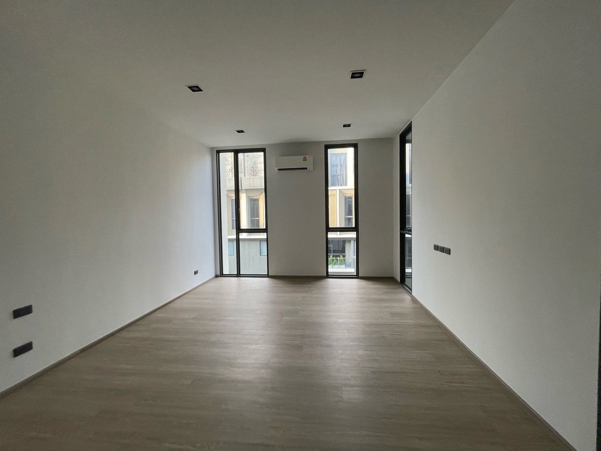 ให้เช่าทาวน์โฮมลาดพร้าว101 แฮปปี้แลนด์ : ให้เช่า – ทาวน์โฮมสุดหรู โครงการ THER LADPRAO 93 (เธอ ลาดพร้าว 93)  วิวสวน บรรยากาศร่มรื่น