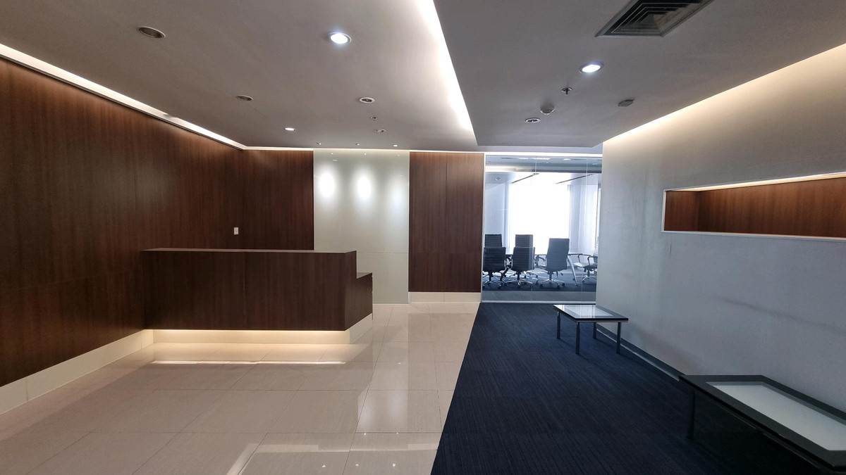 ให้เช่าสำนักงานสุขุมวิท อโศก ทองหล่อ : สำนักงานให้เช่า ทำเลอโศก ติด BTS / MRT 328.61 sqm ตกแต่งแล้ว