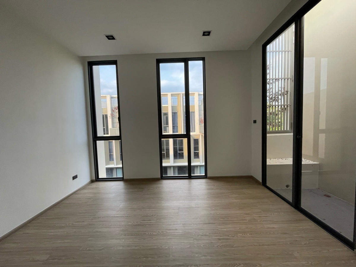 ให้เช่าทาวน์โฮมลาดพร้าว101 แฮปปี้แลนด์ : ให้เช่า – ทาวน์โฮมสุดหรู โครงการ THER LADPRAO 93 (เธอ ลาดพร้าว 93)  วิวสวน บรรยากาศร่มรื่น