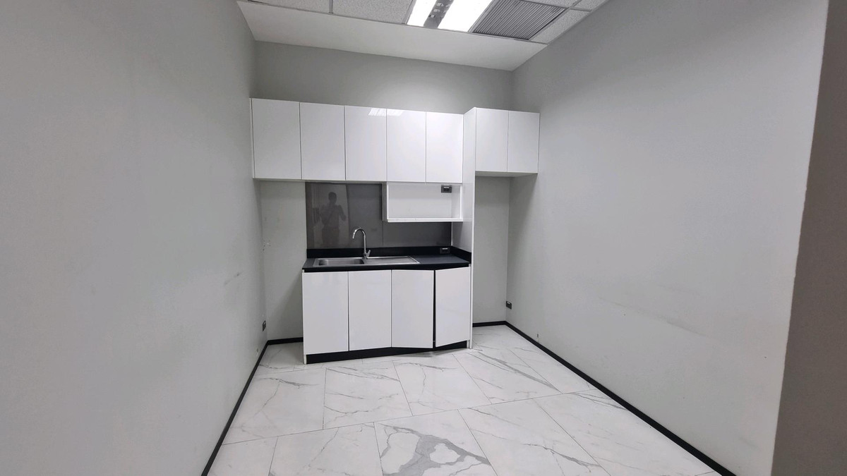 ให้เช่าสำนักงานสุขุมวิท อโศก ทองหล่อ : สำนักงานให้เช่า ทำเลอโศก ติด BTS / MRT 412 ตรม ตกแต่งหรู