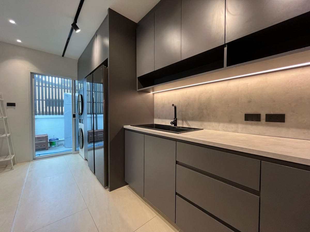 For RentTownhomeLadkrabang, Suwannaphum Airport : RH021826 Townhome for rent, 3 floors, 3 bedrooms, newly renovated at The Metro Rama 9 near ARL Hua Mak.