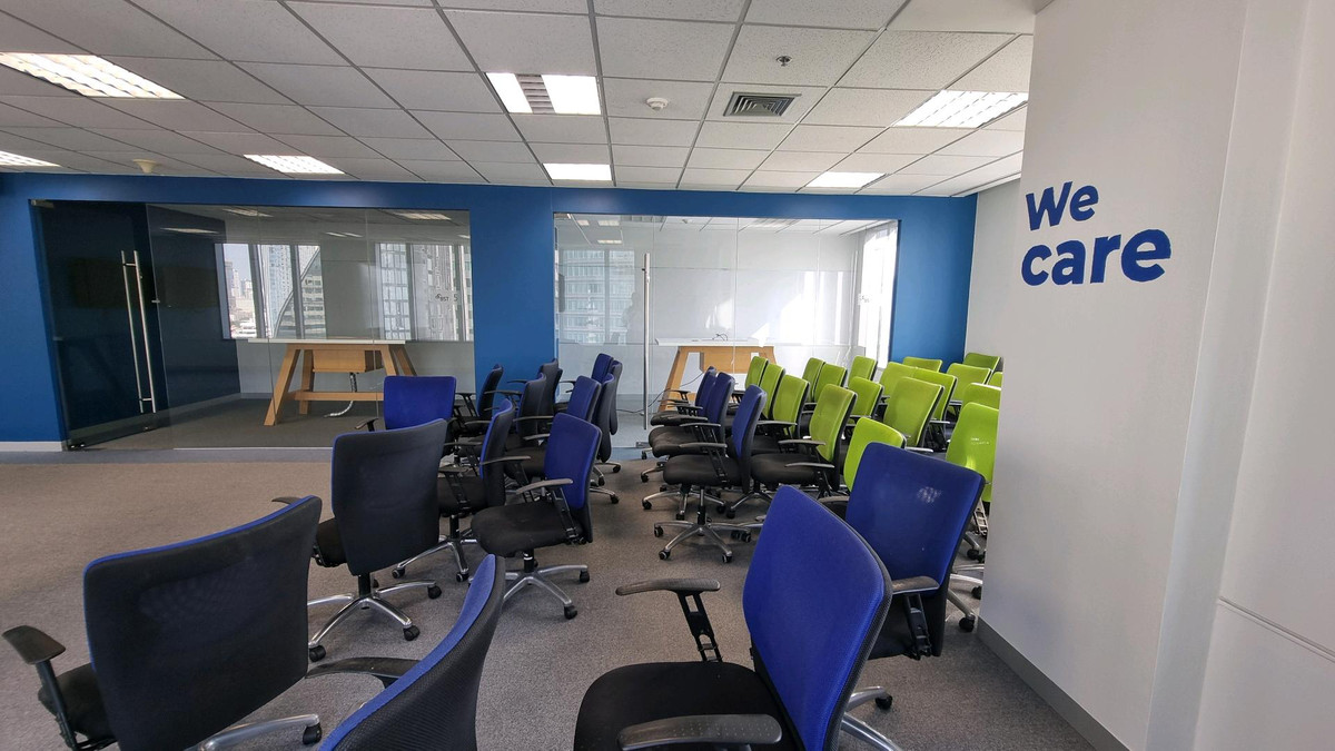 ให้เช่าสำนักงานสุขุมวิท อโศก ทองหล่อ : สำนักงานให้เช่า ทำเลอโศก ติด BTS / MRT 492.64 ตรม ตกแต่งแล้ว