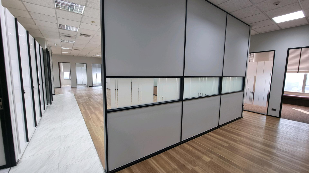 ให้เช่าสำนักงานสุขุมวิท อโศก ทองหล่อ : สำนักงานให้เช่า ทำเลอโศก ติด BTS / MRT 412 ตรม ตกแต่งหรู