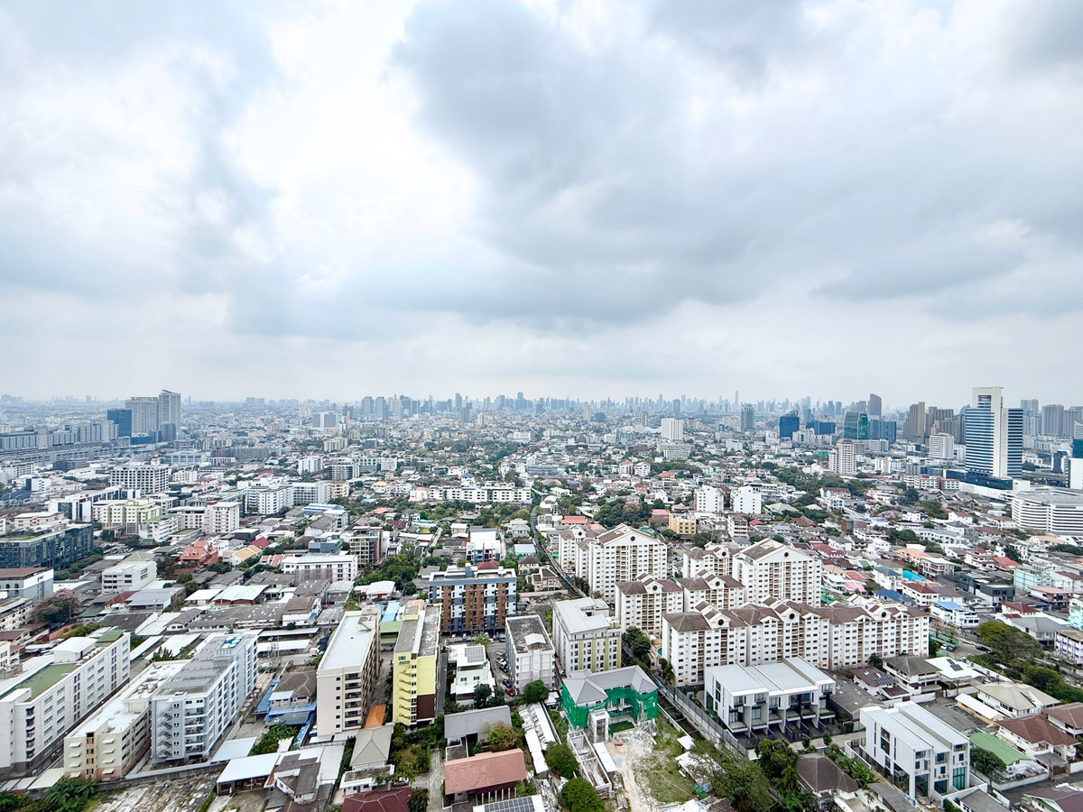 ขายคอนโดลาดพร้าว เซ็นทรัลลาดพร้าว : 🚀 The issara Ladprao - 77ตรม. 2นอน2น้ำ ทิศใต้ ชั้นสูง ราคาดี 092-545-6151 (ทีม)