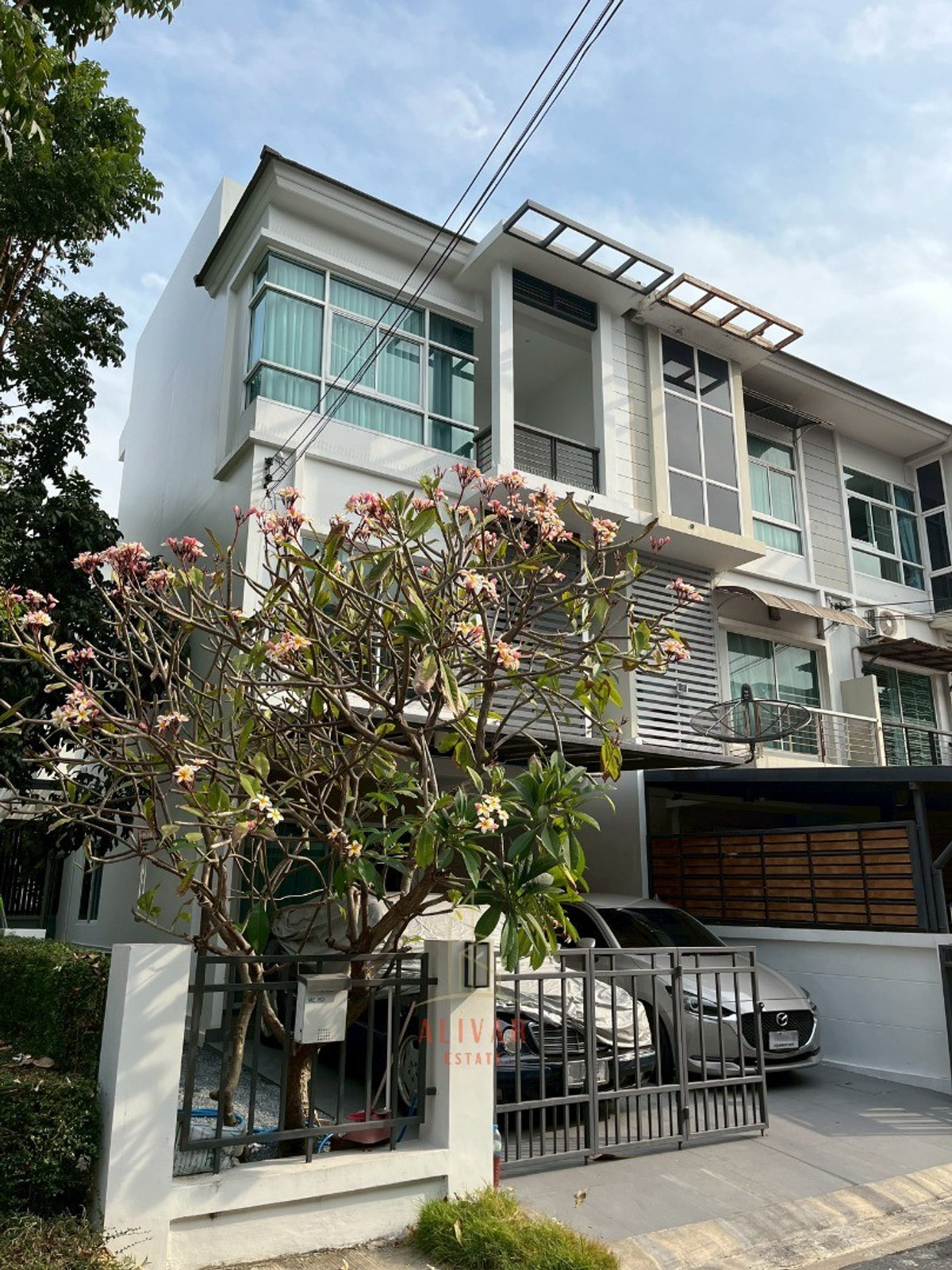 For RentTownhomeLadkrabang, Suwannaphum Airport : RH021826 Townhome for rent, 3 floors, 3 bedrooms, newly renovated at The Metro Rama 9 near ARL Hua Mak.