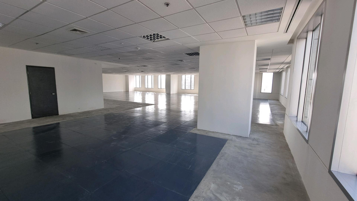 ให้เช่าสำนักงานสุขุมวิท อโศก ทองหล่อ : สำนักงานให้เช่า ทำเลอโศก ติด BTS / MRT 1,280.39 ตรม.