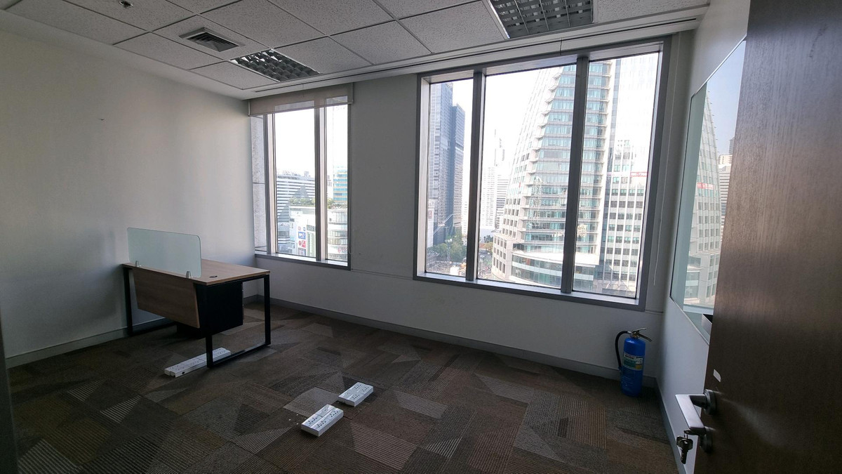 ให้เช่าสำนักงานสุขุมวิท อโศก ทองหล่อ : สำนักงานให้เช่า ทำเลอโศก ติด BTS / MRT 375.96 ตรม