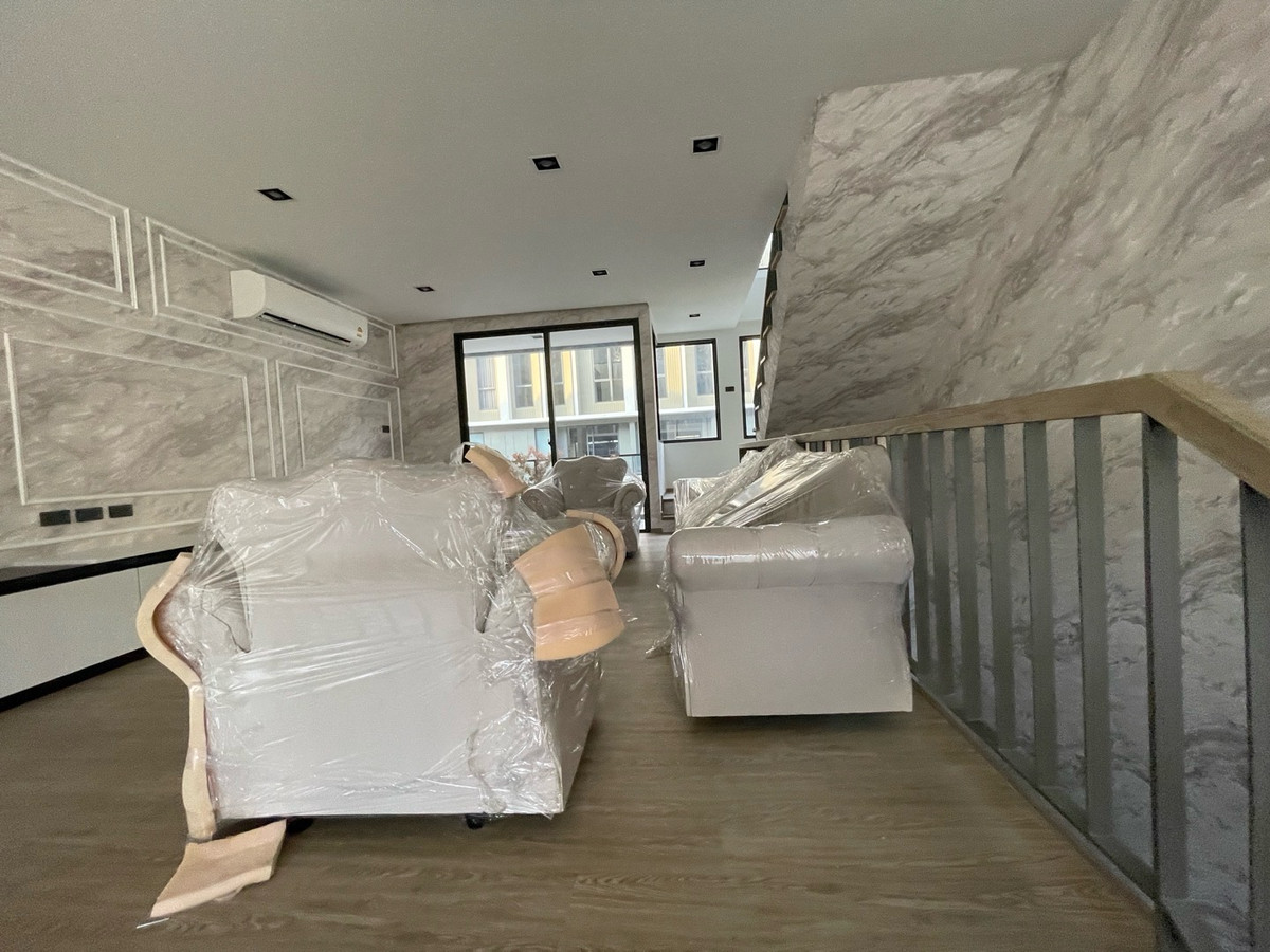 ให้เช่าทาวน์โฮมลาดพร้าว101 แฮปปี้แลนด์ : ให้เช่า – ทาวน์โฮมสุดหรู โครงการ THER LADPRAO 93 (เธอ ลาดพร้าว 93)  วิวสวน บรรยากาศร่มรื่น