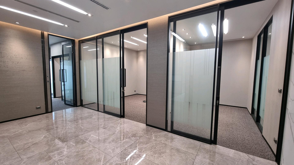 ให้เช่าสำนักงานสุขุมวิท อโศก ทองหล่อ : สำนักงานให้เช่า ทำเลอโศก ติด BTS / MRT 412 ตรม ตกแต่งหรู