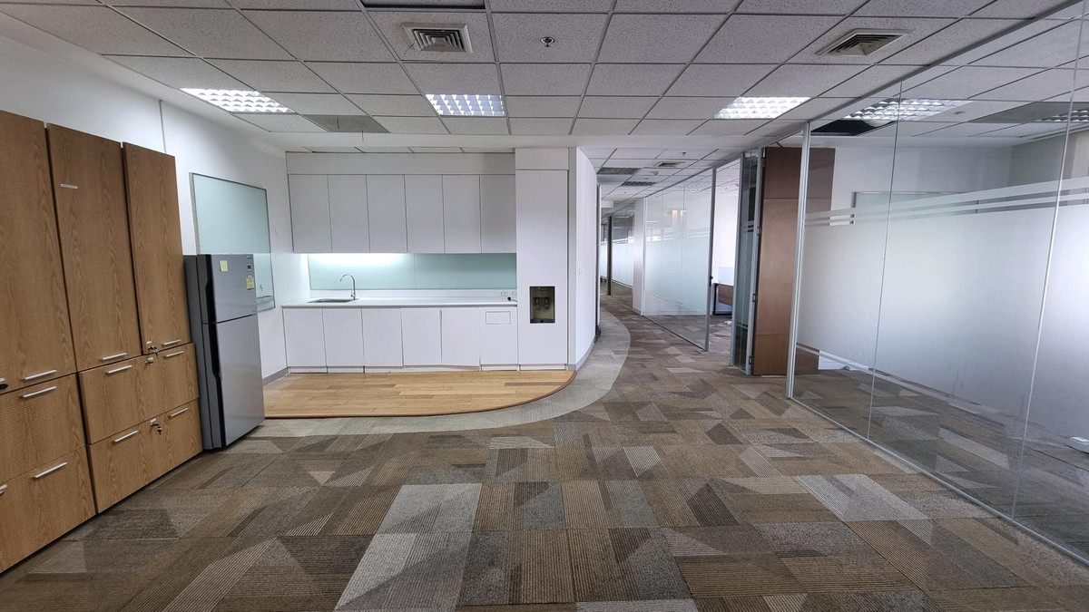 ให้เช่าสำนักงานสุขุมวิท อโศก ทองหล่อ : สำนักงานให้เช่า ทำเลอโศก ติด BTS / MRT 375.96 ตรม