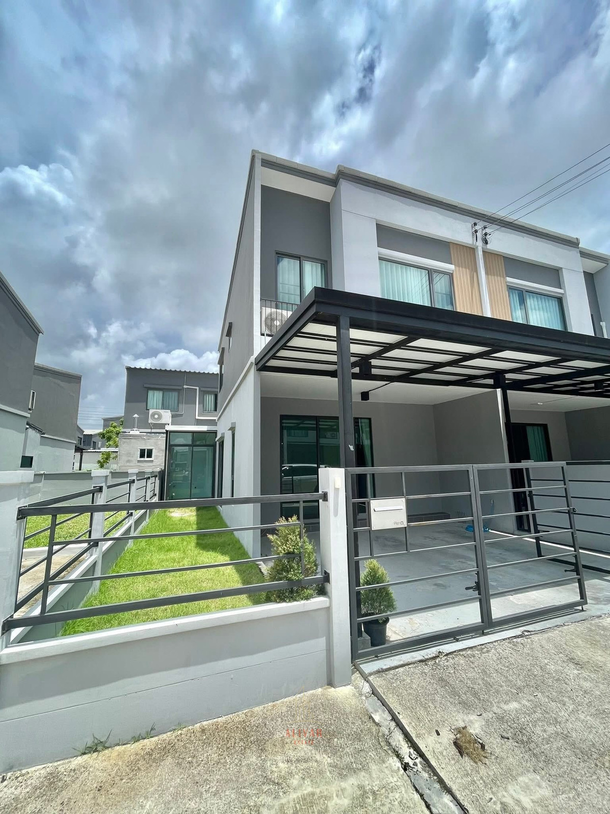 For RentTownhomeBangna, Bearing, Lasalle : RH021126 For rent, 2-story corner townhome with 3 bedrooms at Pleno Sukhumvit-Bangna 2.