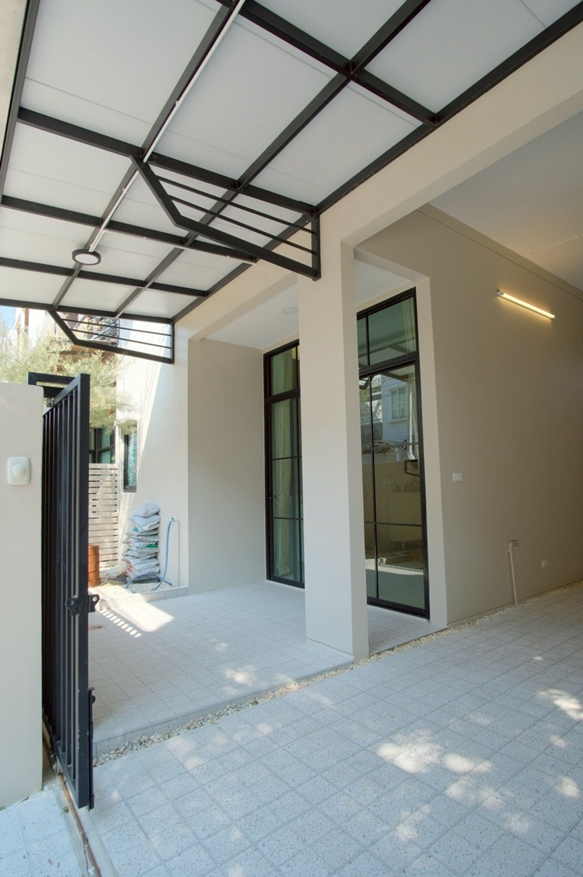 ขายทาวน์โฮมแจ้งวัฒนะ เมืองทอง : ทาวน์โฮม 3 ชั้นรีโนเวทใหม่ ใจกลางเมืองทองธานี ใกล้ทัั้งทางด่วน รถไฟฟ้าสายสีชมพู และห้างร้านของกินเด็ดๆเพียบ