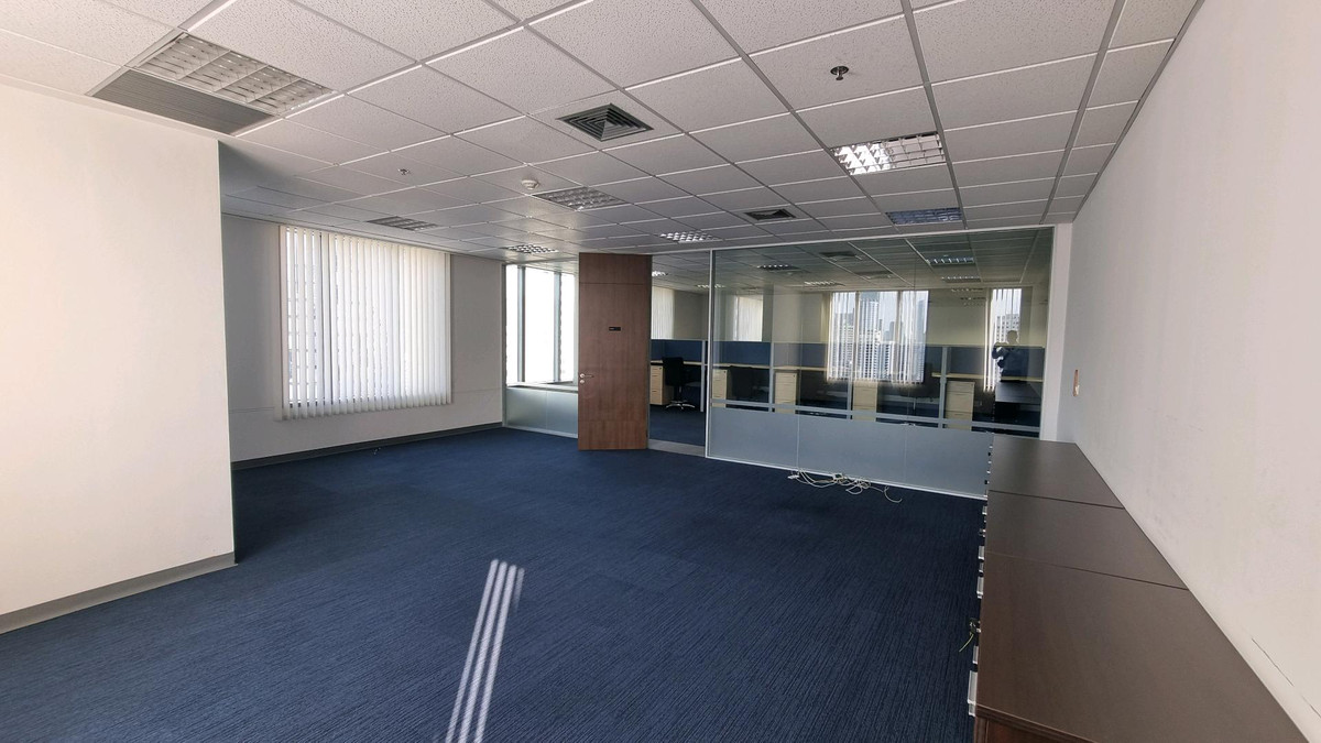ให้เช่าสำนักงานสุขุมวิท อโศก ทองหล่อ : สำนักงานให้เช่า ทำเลอโศก ติด BTS / MRT 328.61 sqm ตกแต่งแล้ว