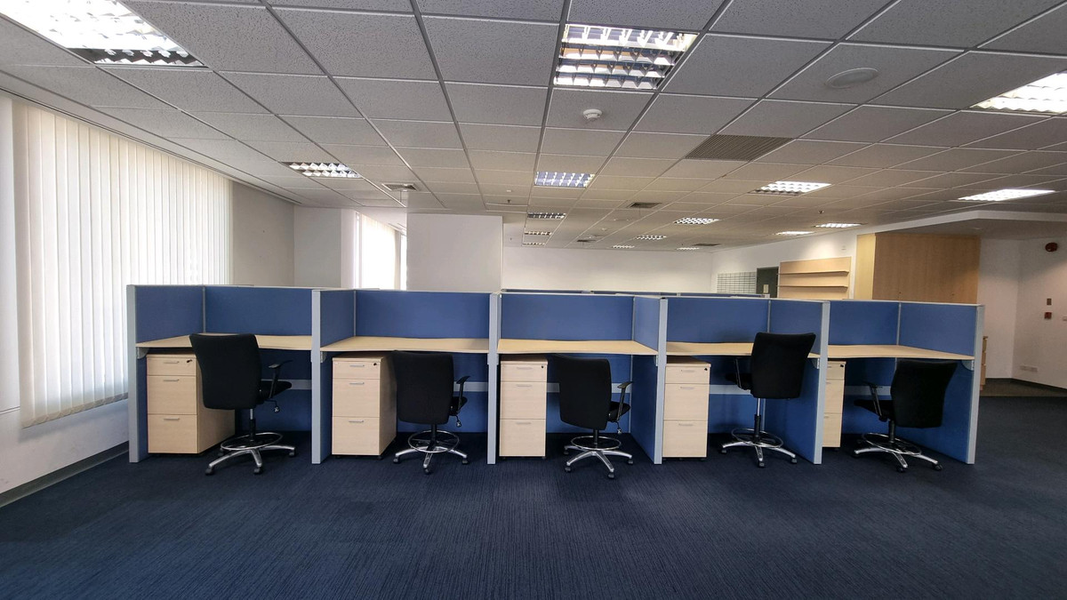 ให้เช่าสำนักงานสุขุมวิท อโศก ทองหล่อ : สำนักงานให้เช่า ทำเลอโศก ติด BTS / MRT 328.61 sqm ตกแต่งแล้ว