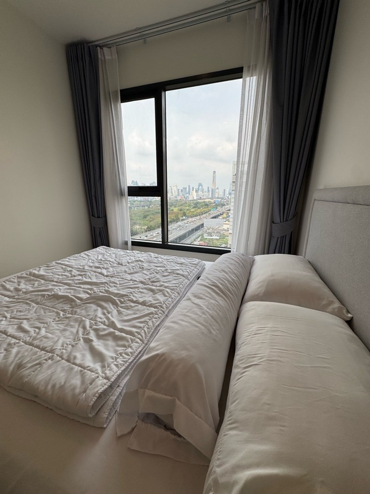 ให้เช่าคอนโดพระราม 9 เพชรบุรีตัดใหม่ RCA : 🔥ให้เช่าด่วน🔥ไลฟ์ อโศก ไฮป์ ห้องกว้าง วิวสวย เฟอร์นิเจอร์ครบพร้อมเข้าอยู่ ติดรถไฟฟ้า เดินทางสะดวก