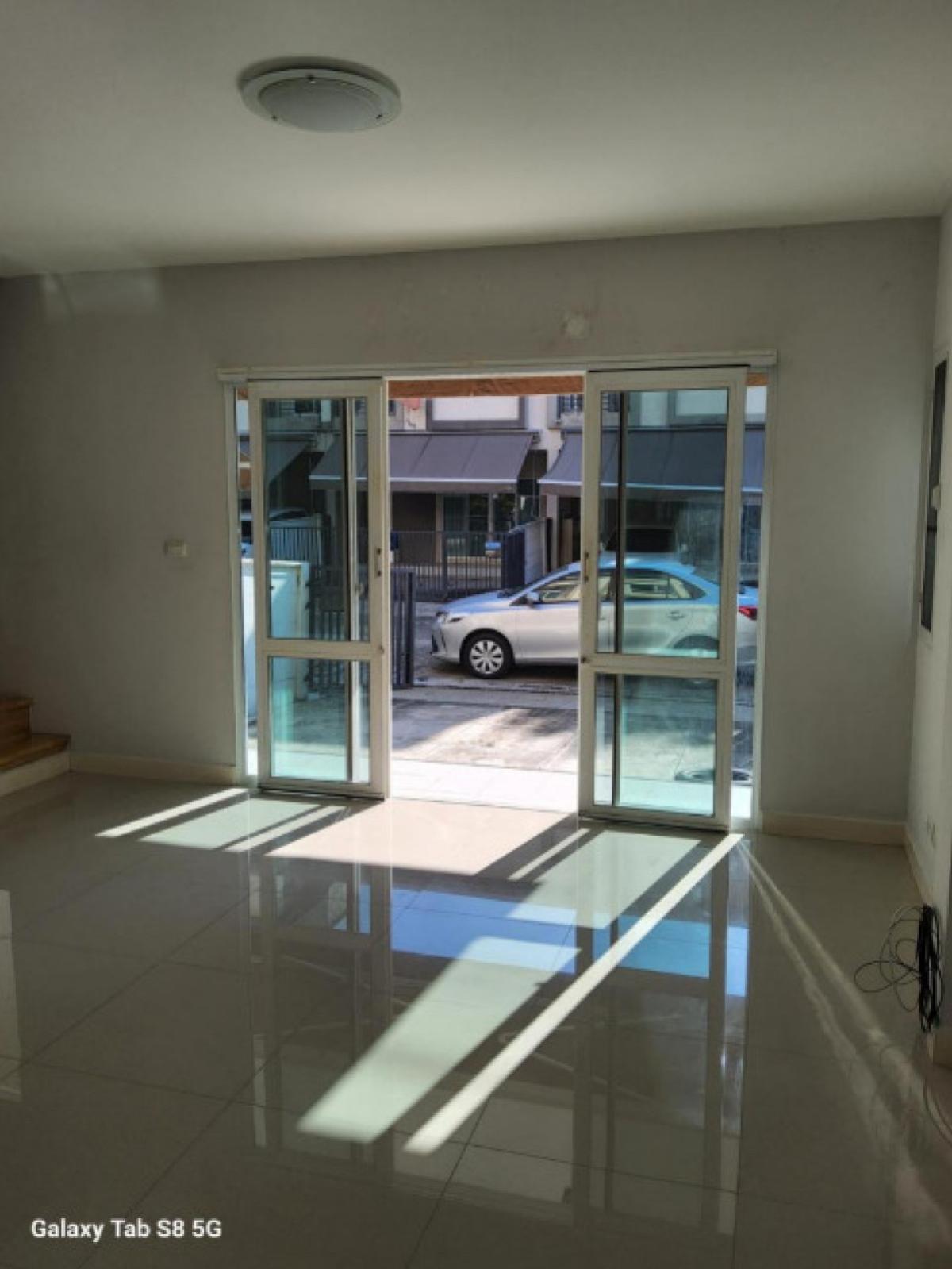 ขายทาวน์โฮมลาดกระบัง สุวรรณภูมิ : ขายบ้าน  บ้านกลางเมือง สวนหลวง หนองบอน เขต ประเวศ กรุงเทพ CX-145681