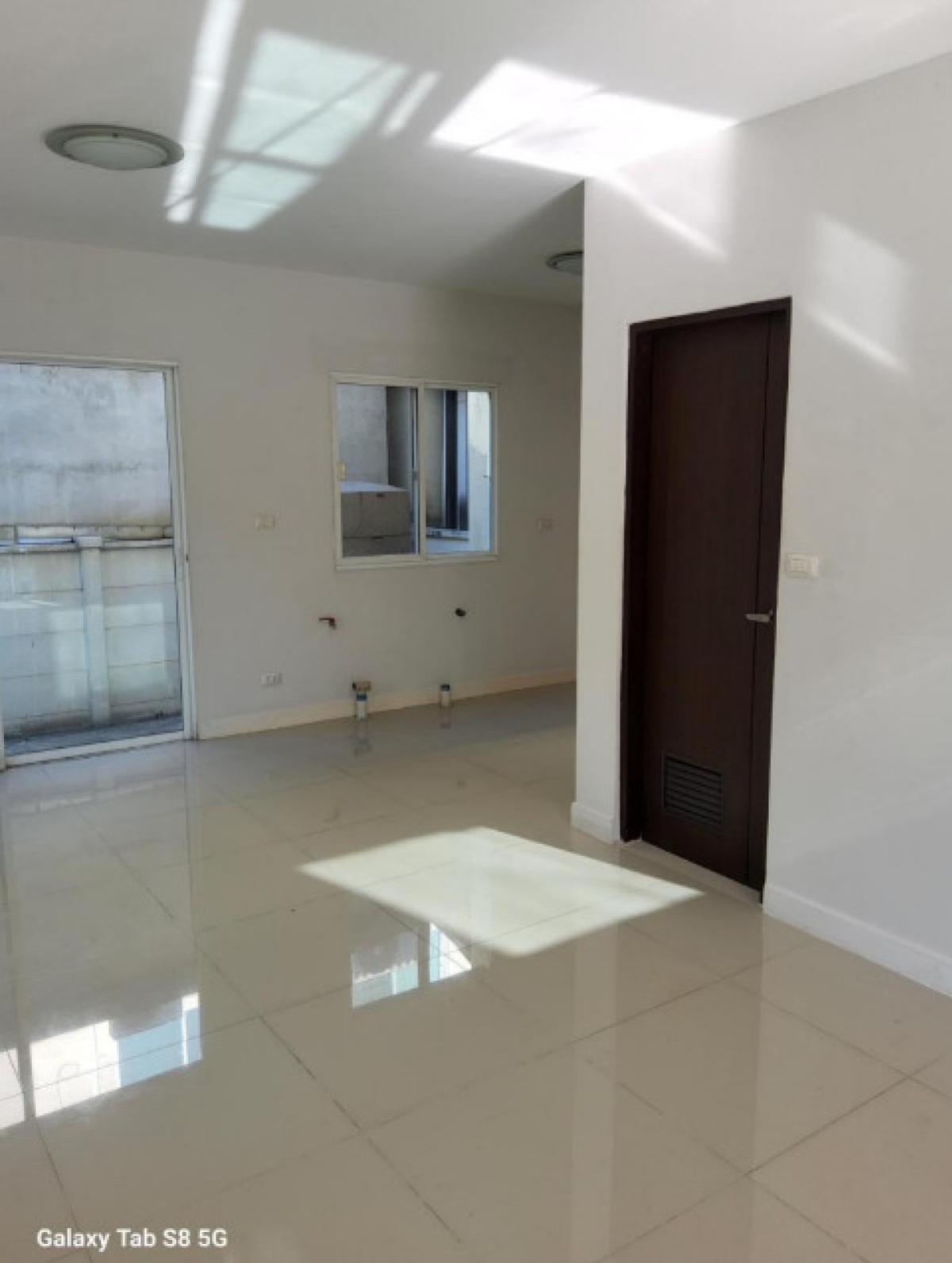 ขายทาวน์โฮมลาดกระบัง สุวรรณภูมิ : ขายบ้าน  บ้านกลางเมือง สวนหลวง หนองบอน เขต ประเวศ กรุงเทพ CX-145681