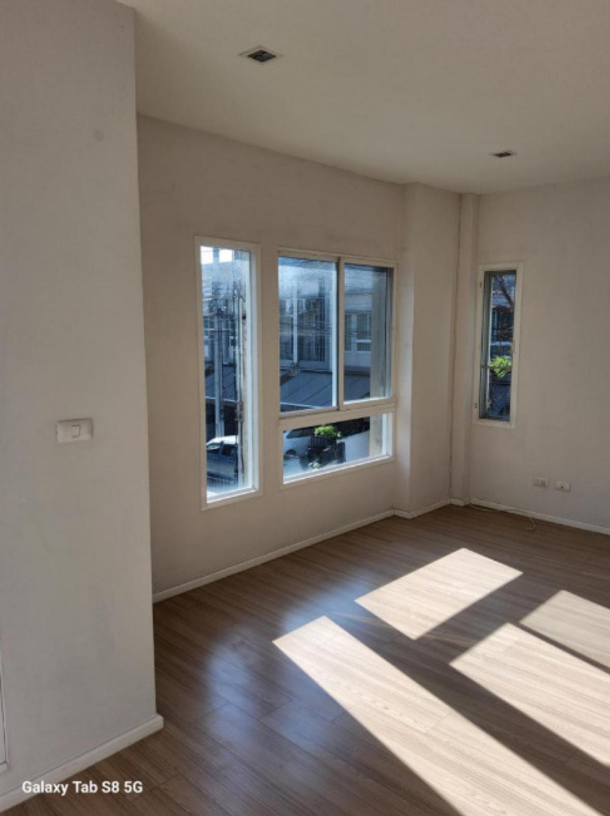 ขายทาวน์โฮมลาดกระบัง สุวรรณภูมิ : ขายบ้าน  บ้านกลางเมือง สวนหลวง หนองบอน เขต ประเวศ กรุงเทพ CX-145681