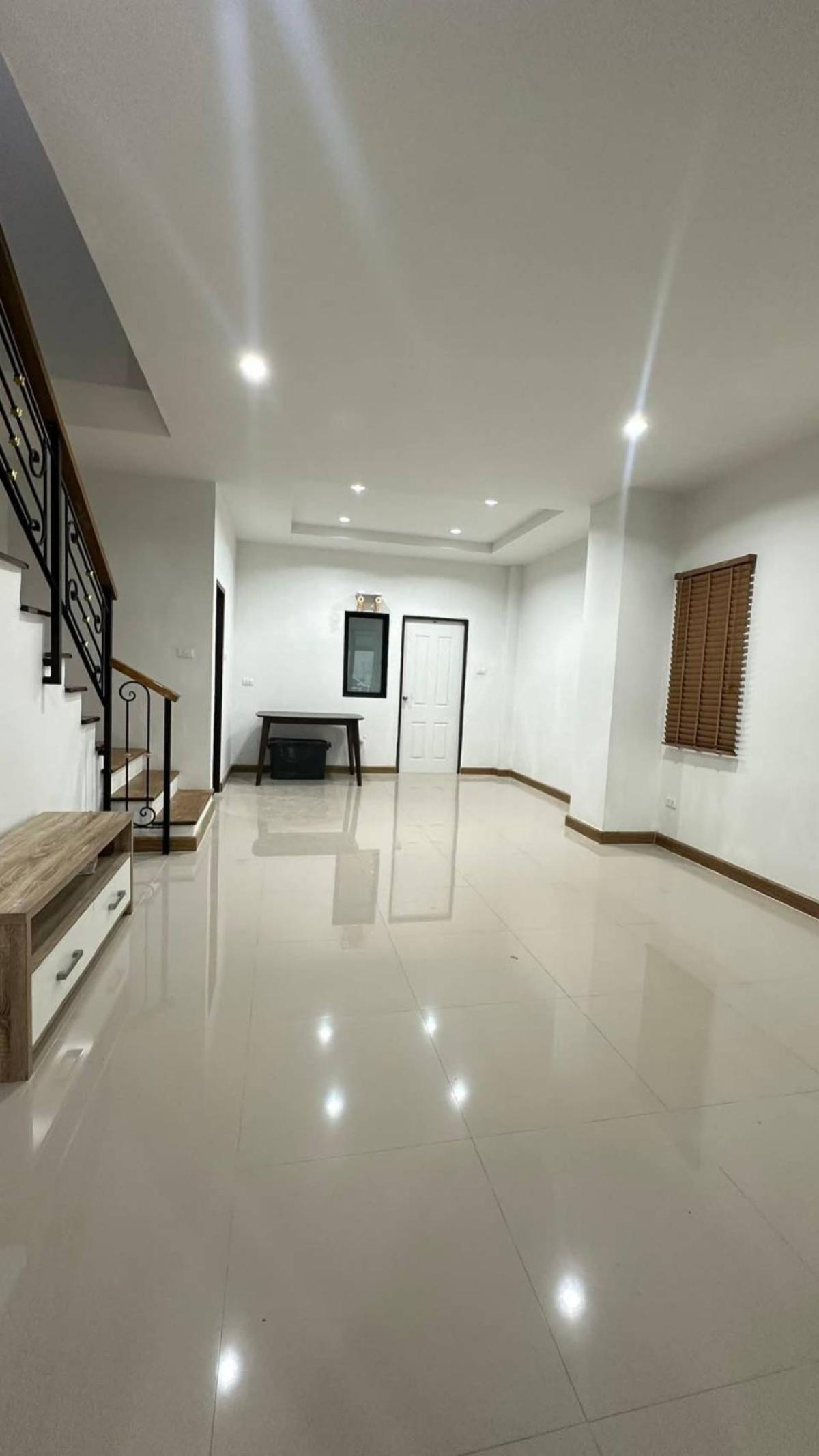 ขายทาวน์โฮมพัทยา บางแสน ชลบุรี สัตหีบ : ขายทาวน์เฮ้าส์/ทาวน์โฮม  อรินสิริ คันทรี ฮิลล์ ห้วยกะปิ เมืองชลบุรี ชลบุรี CX-145567