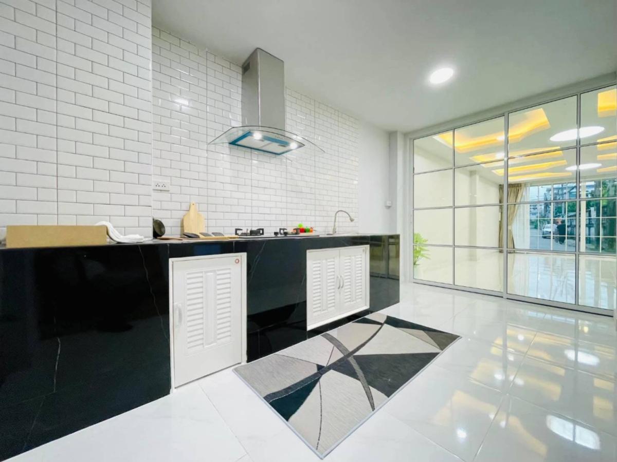 ขายทาวน์โฮมปิ่นเกล้า จรัญสนิทวงศ์ : ขายทาวน์เฮาส์ 3 ชั้น พื้นที่ 150 ตารางเมตร จรัญ46 บางยี่ขัน กรุงเทพมหานคร บางยี่ขัน เขต บางพลัด กรุงเทพ CX-145099