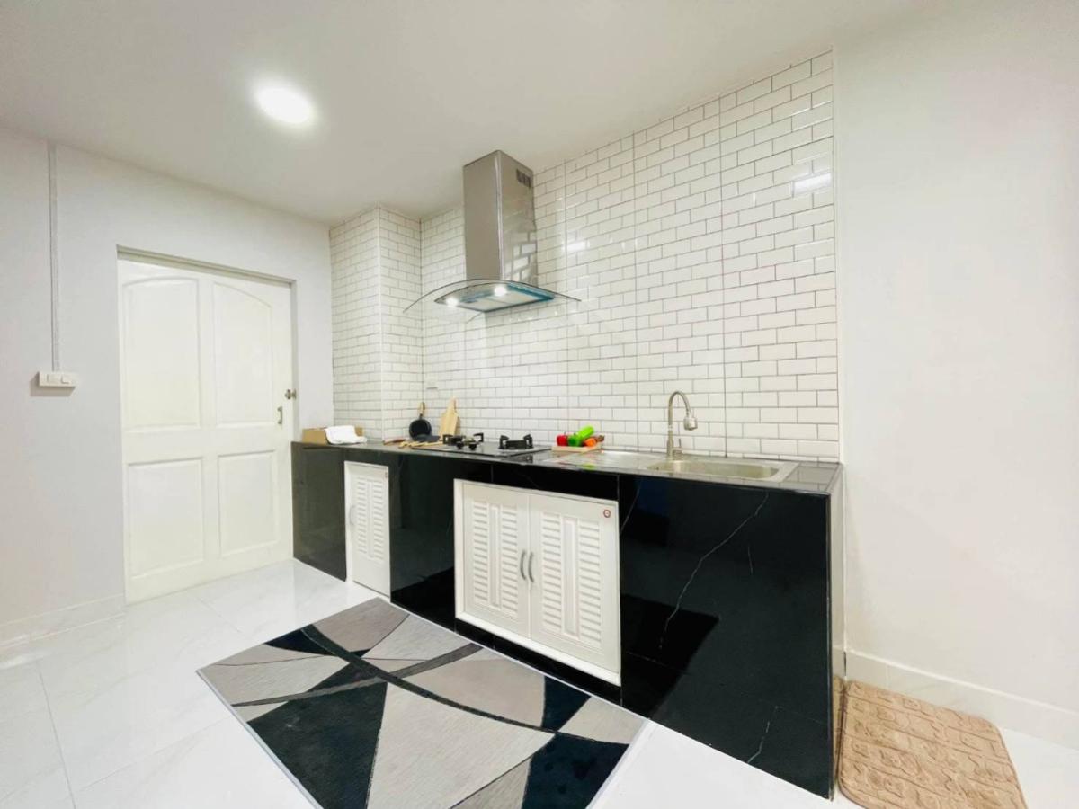 ขายทาวน์โฮมปิ่นเกล้า จรัญสนิทวงศ์ : ขายทาวน์เฮาส์ 3 ชั้น พื้นที่ 150 ตารางเมตร จรัญ46 บางยี่ขัน กรุงเทพมหานคร บางยี่ขัน เขต บางพลัด กรุงเทพ CX-145099