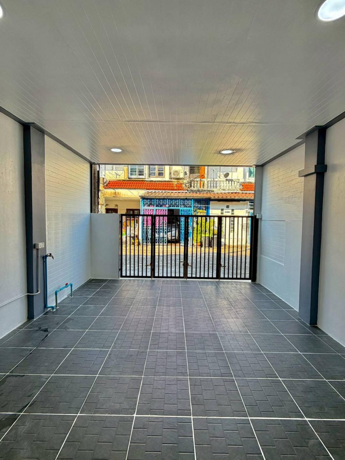 ขายทาวน์โฮมนนทบุรี บางใหญ่ บางบัวทอง : ขายทาวน์เฮ้าส์/ทาวน์โฮม  บ้านศิริวรรณ 1 บางกร่าง เมืองนนทบุรี นนทบุรี CX-124594