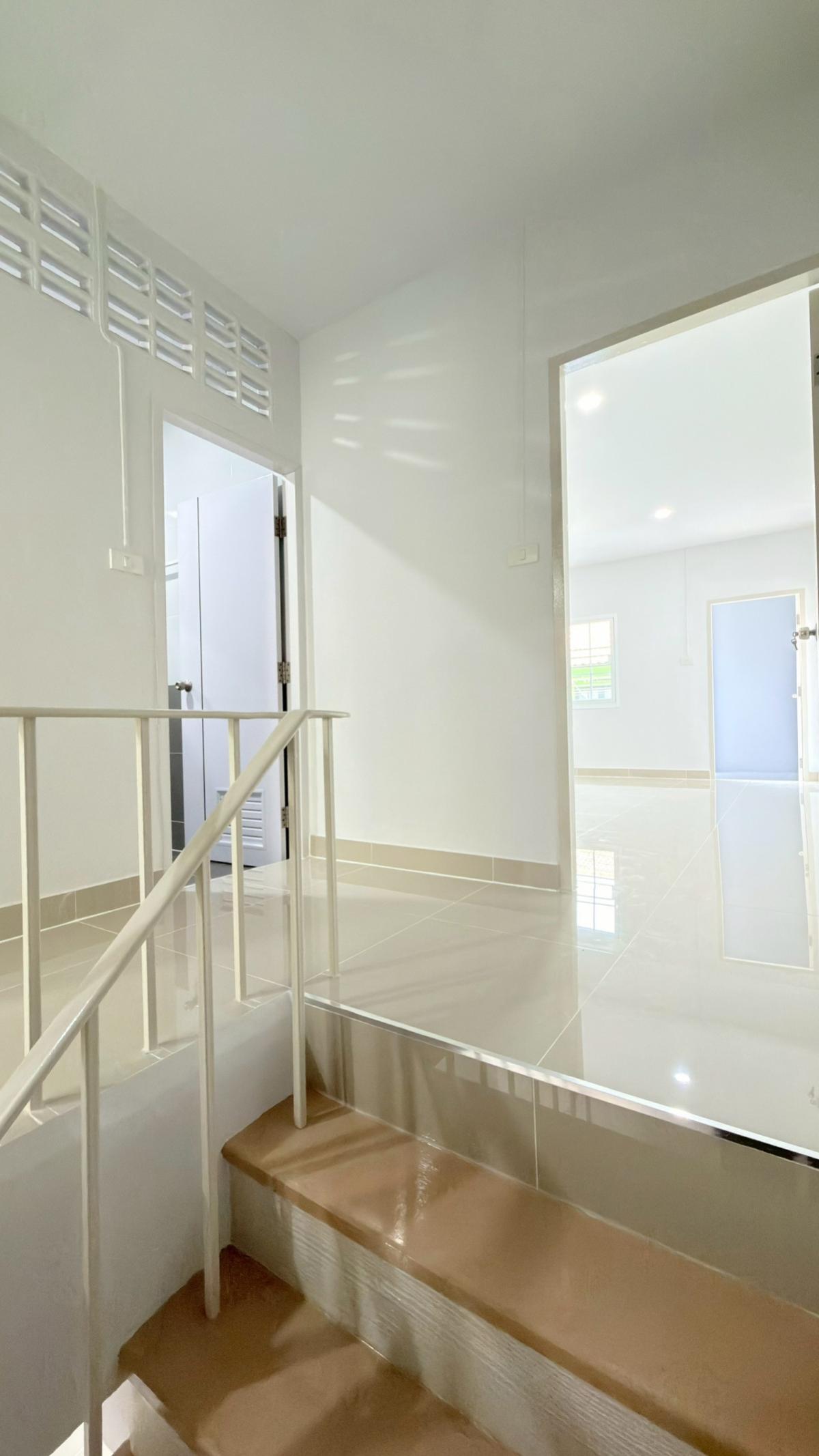 ขายทาวน์โฮมปทุมธานี รังสิต ธรรมศาสตร์ : ขายทาวน์เฮ้าส์/ทาวน์โฮม  บ้านแอร์วิลล่า คูคต ลำลูกกา ปทุมธานี CX-144365