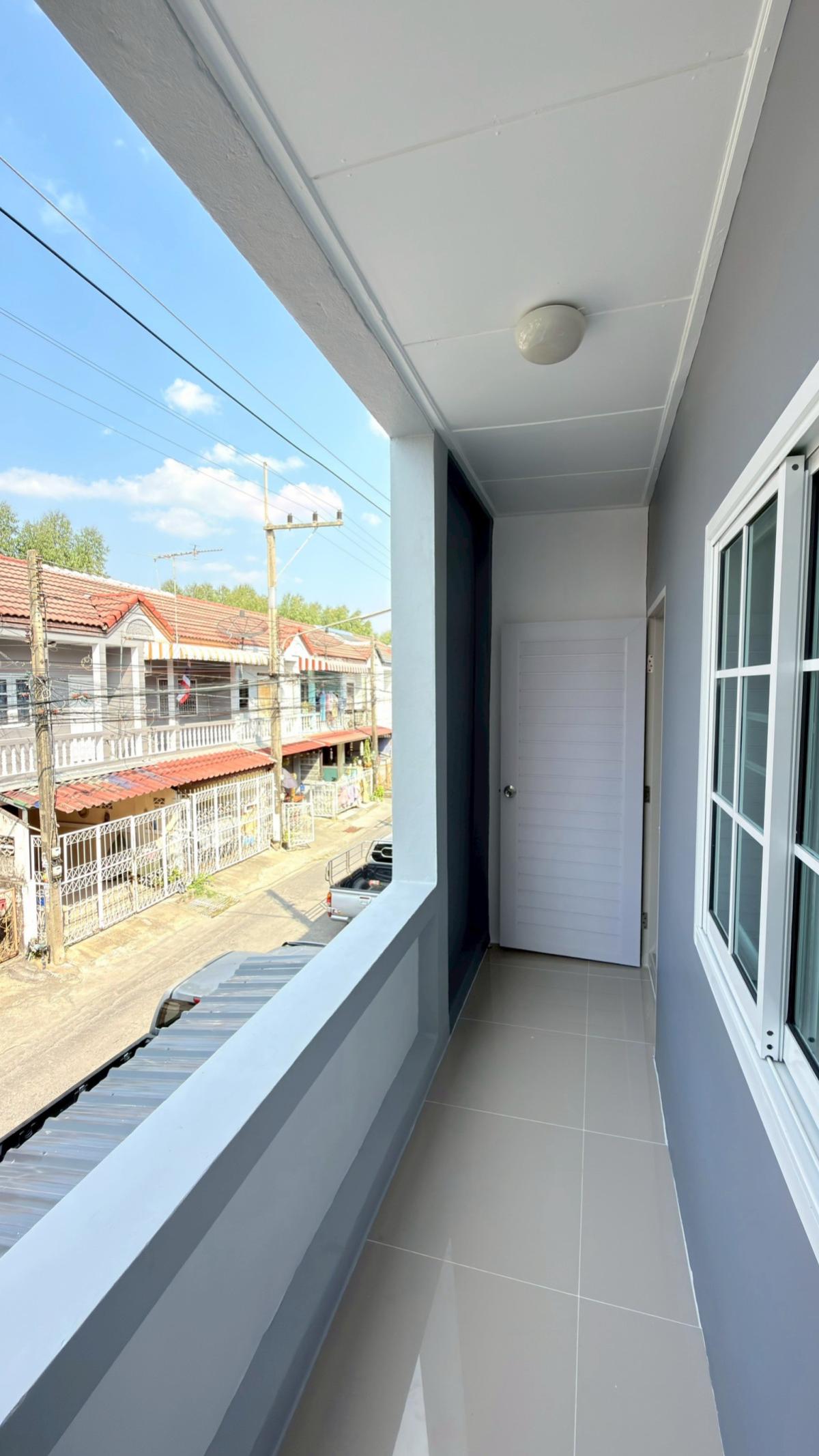 ขายทาวน์โฮมปทุมธานี รังสิต ธรรมศาสตร์ : ขายทาวน์เฮ้าส์/ทาวน์โฮม  บ้านแอร์วิลล่า คูคต ลำลูกกา ปทุมธานี CX-144365