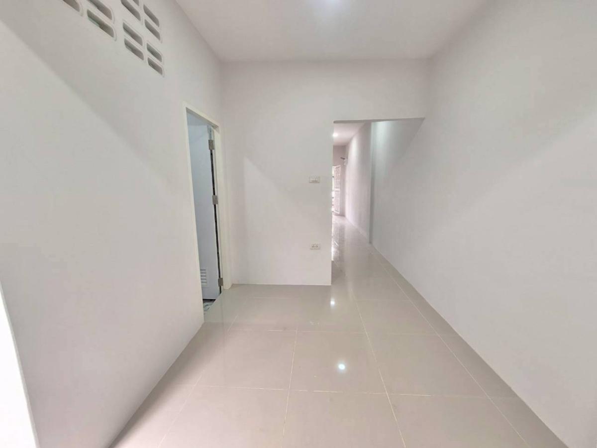 For SaleTownhomePattaya, Bangsaen, Chonburi : For Sale Townhouse, Wang Hin Soi 8. , newly renovated , Surasak , Si Racha , Chon Buri , CX-145279