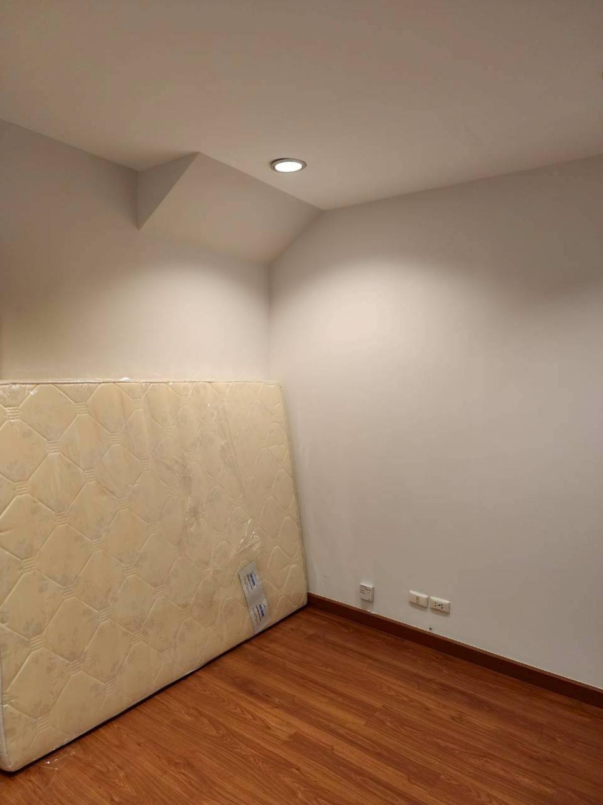 For SaleTownhomeThaphra, Talat Phlu, Wutthakat : For Sale Townhouse/Townhome  , Baan Klang Muang Sathorn - Taksin 1 , corner unit , BTS-Wutthakat , Bang Kho , Chom Thong , Bangkok , CX-145257