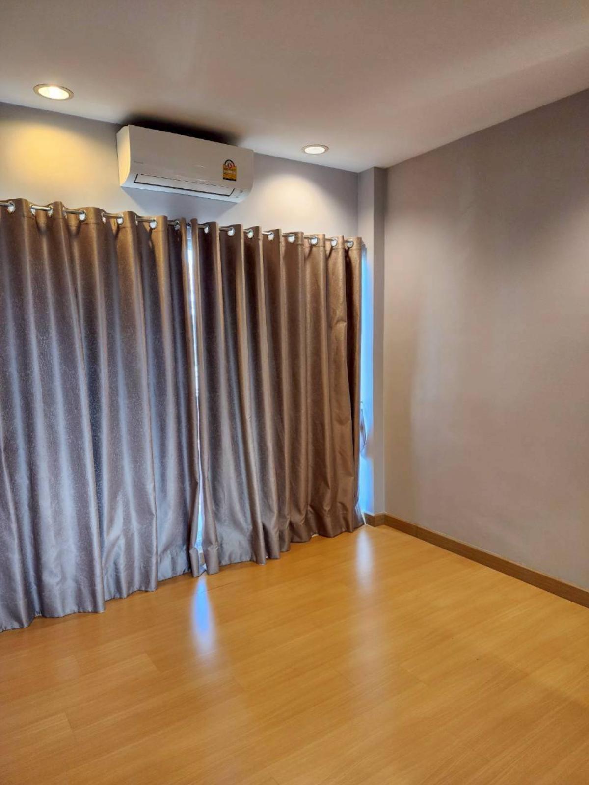 For SaleTownhomeThaphra, Talat Phlu, Wutthakat : For Sale Townhouse/Townhome  , Baan Klang Muang Sathorn - Taksin 1 , corner unit , BTS-Wutthakat , Bang Kho , Chom Thong , Bangkok , CX-145257