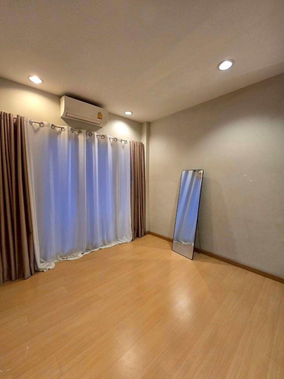 For SaleTownhomeThaphra, Talat Phlu, Wutthakat : For Sale Townhouse/Townhome  , Baan Klang Muang Sathorn - Taksin 1 , corner unit , BTS-Wutthakat , Bang Kho , Chom Thong , Bangkok , CX-145257