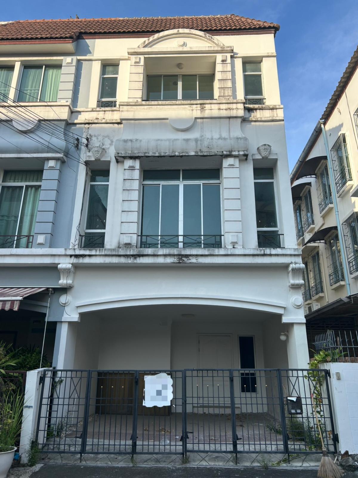 For SaleTownhomeSamut Prakan,Samrong : For Sale Townhouse/Townhome  , Baan Klang Muang British Town Srinakarin , corner unit , MRT-Siri Sri-Lasalle , Bang Phueng , Bang Kaeo , Samut Prakarn , CX-144130