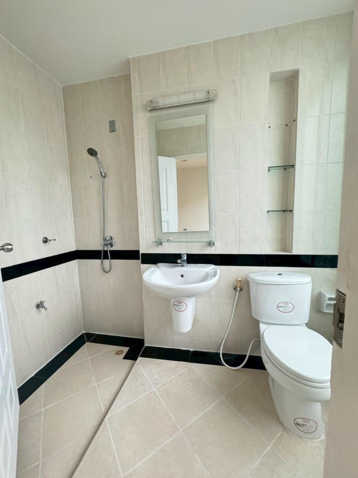 ขายทาวน์โฮมสมุทรปราการ สำโรง : ขายทาวน์เฮ้าส์/ทาวน์โฮม  บ้านกลางเมือง บริติช ทาวน์ ศรีนครินทร์ ห้องมุม MRT-ศรีลาซาล (สายสีเหลือง) บางพลี บางแก้ว สมุทรปราการ CX-144130