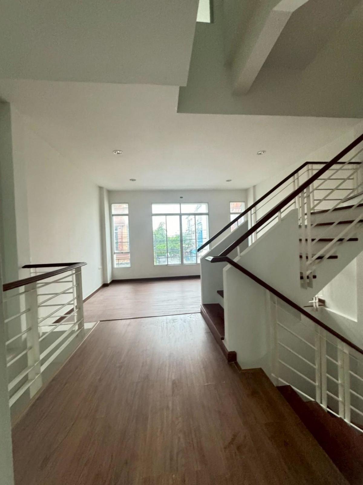 ขายทาวน์โฮมสมุทรปราการ สำโรง : ขายทาวน์เฮ้าส์/ทาวน์โฮม  บ้านกลางเมือง บริติช ทาวน์ ศรีนครินทร์ ห้องมุม MRT-ศรีลาซาล (สายสีเหลือง) บางพลี บางแก้ว สมุทรปราการ CX-144130