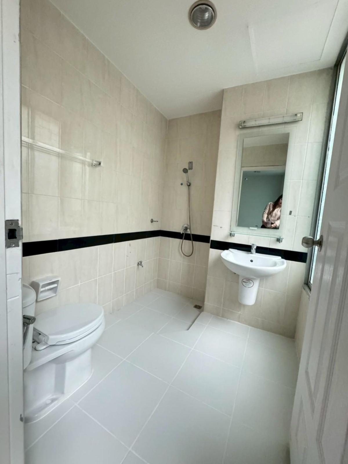 ขายทาวน์โฮมสมุทรปราการ สำโรง : ขายทาวน์เฮ้าส์/ทาวน์โฮม  บ้านกลางเมือง บริติช ทาวน์ ศรีนครินทร์ ห้องมุม MRT-ศรีลาซาล (สายสีเหลือง) บางพลี บางแก้ว สมุทรปราการ CX-144130